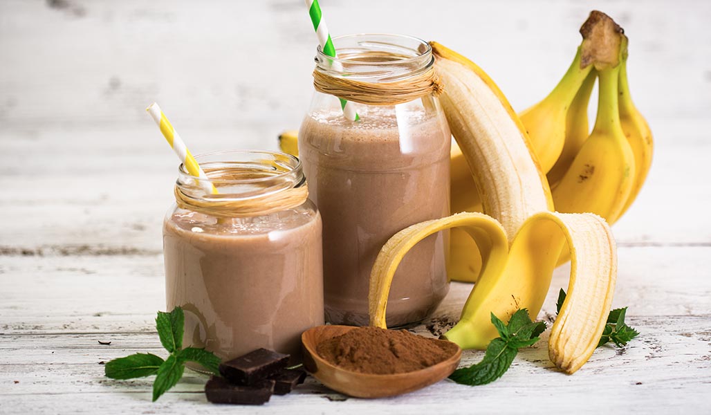 Banane-Kakao-Mandelmilch-Smoothie