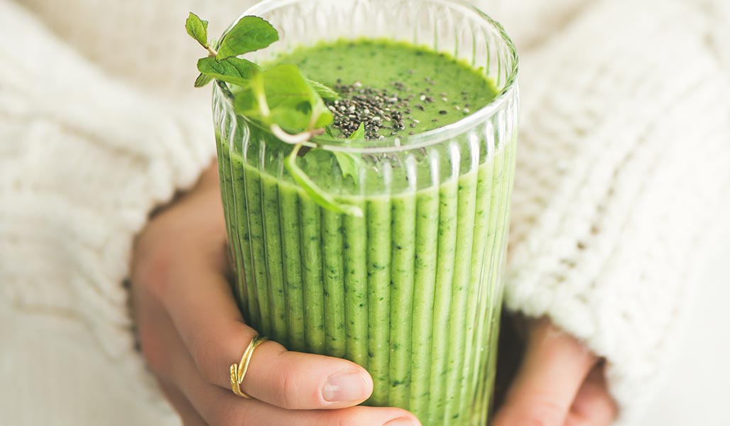 Chia-Matcha-Smoothie mit whey protein isolate neutral