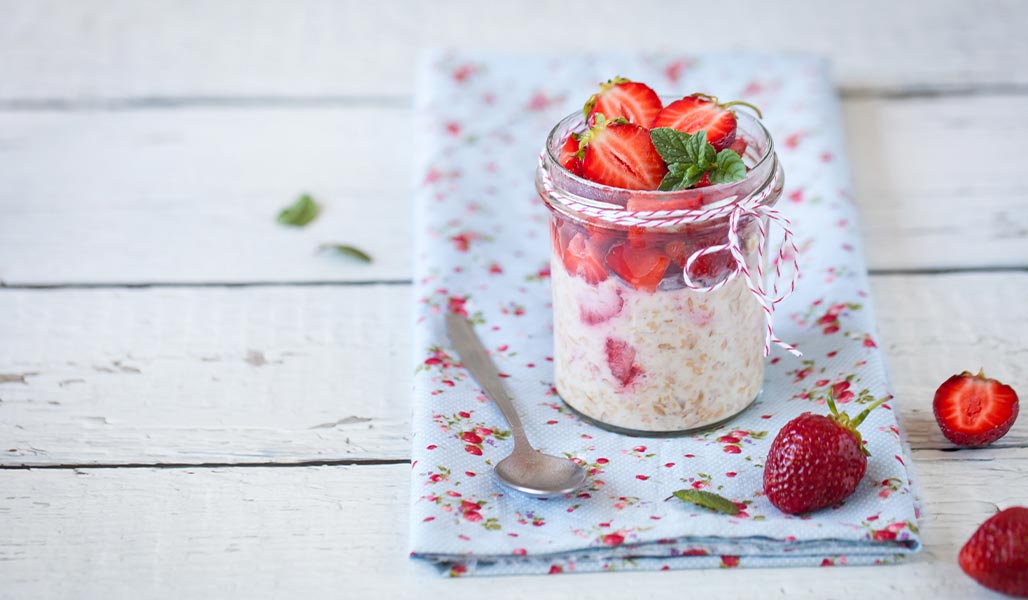 Overnight Oats mit Erdbeer-Topping