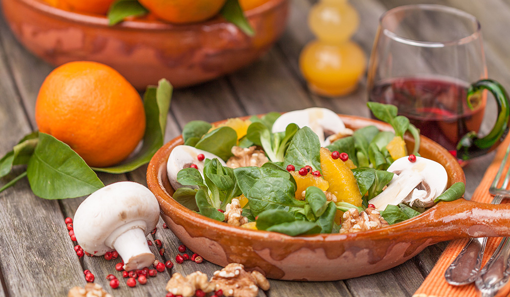 Feldsalat mit Orangen und Walnüssen